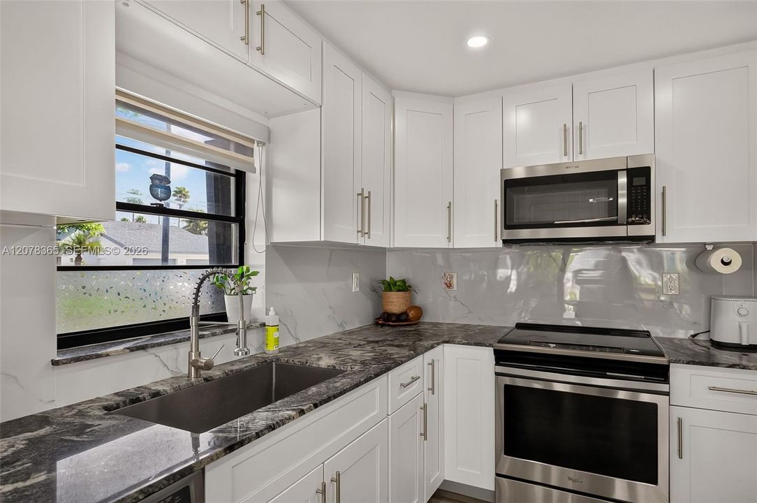 For Sale: $609,900 (2 beds, 2 baths, 1715 Square Feet)