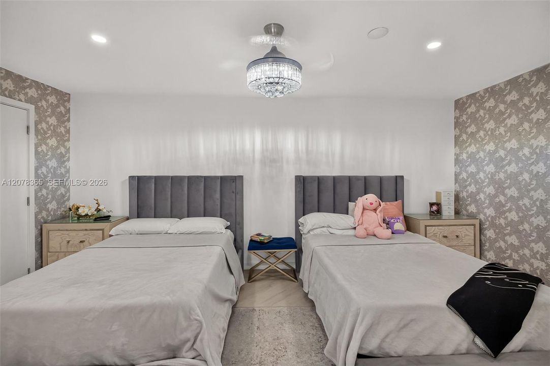 For Sale: $609,900 (2 beds, 2 baths, 1715 Square Feet)