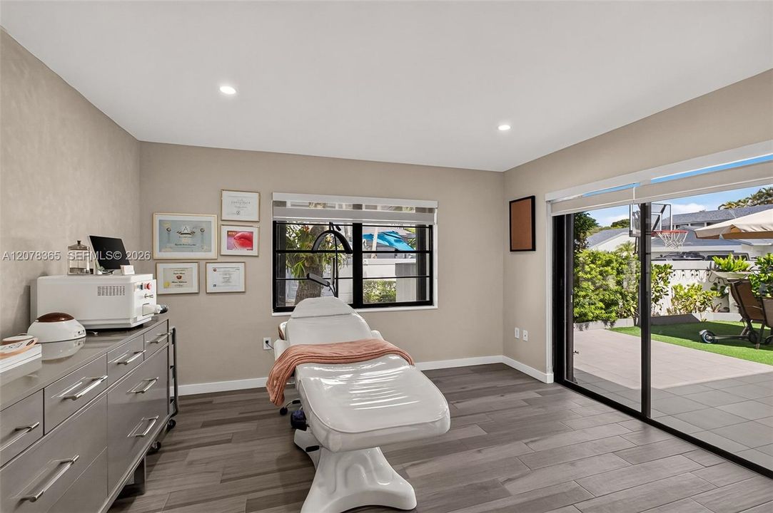 For Sale: $609,900 (2 beds, 2 baths, 1715 Square Feet)