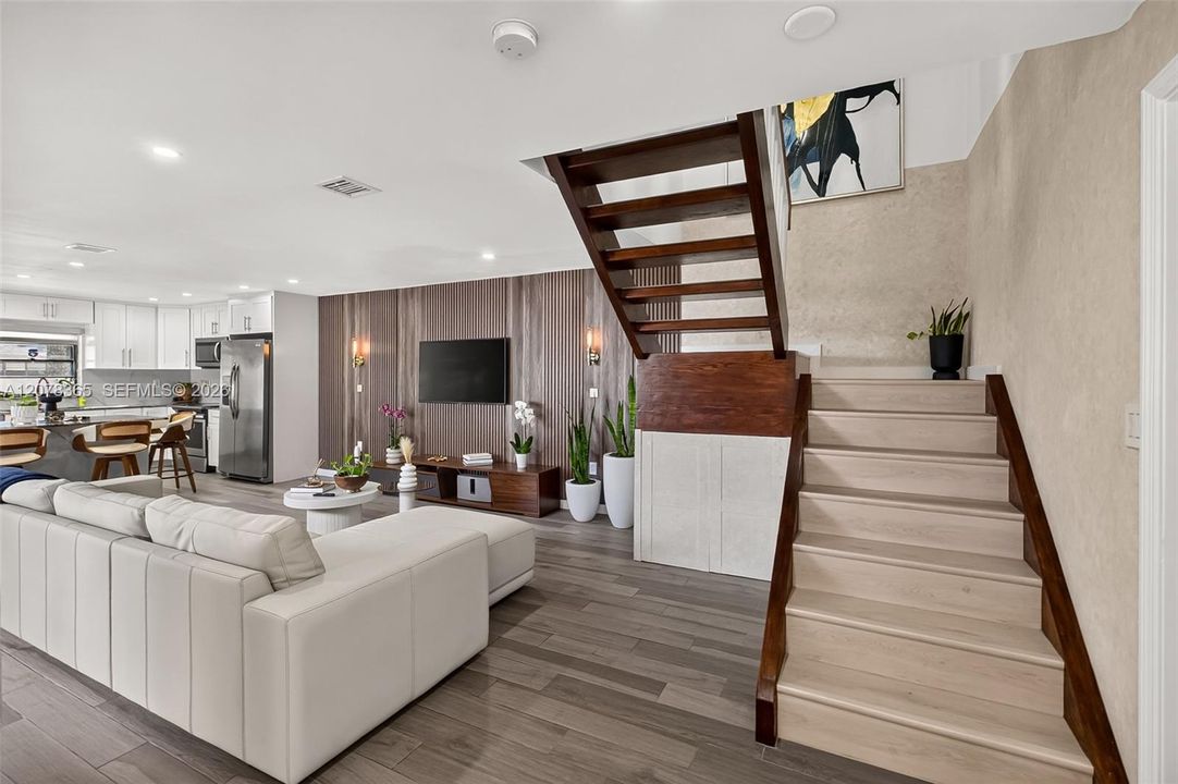 For Sale: $609,900 (2 beds, 2 baths, 1715 Square Feet)