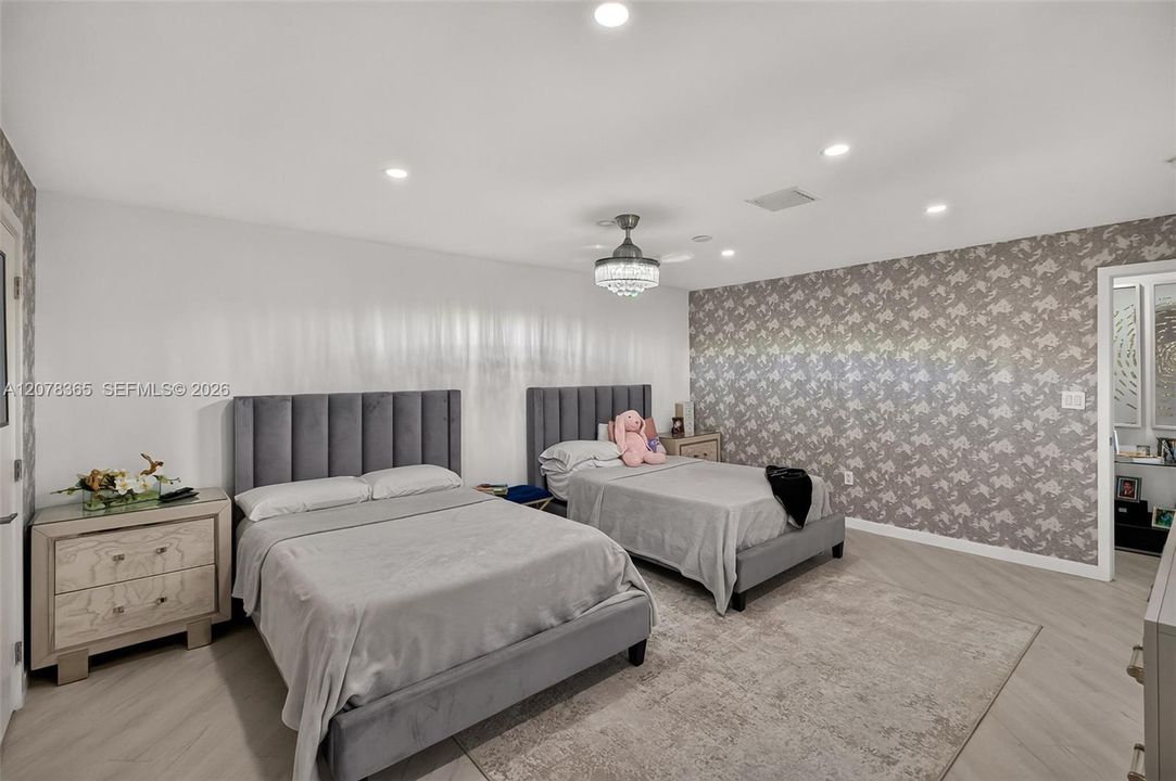 For Sale: $609,900 (2 beds, 2 baths, 1715 Square Feet)