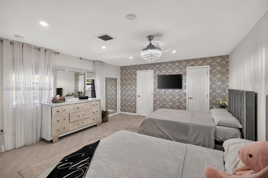 For Sale: $609,900 (2 beds, 2 baths, 1715 Square Feet)