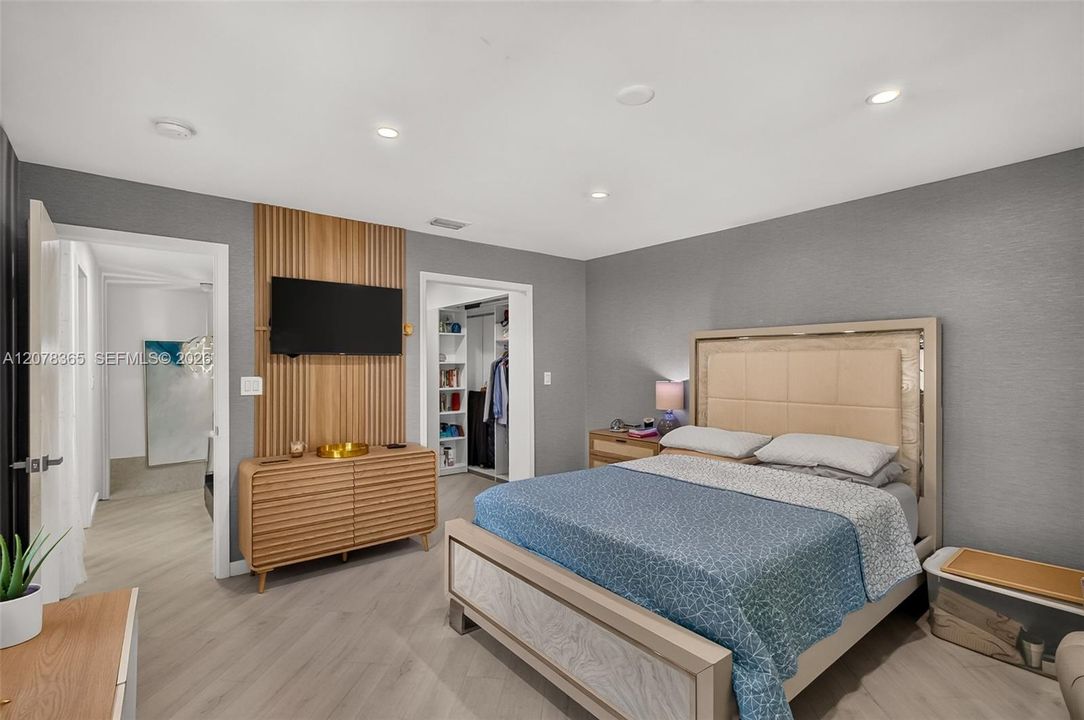 For Sale: $609,900 (2 beds, 2 baths, 1715 Square Feet)