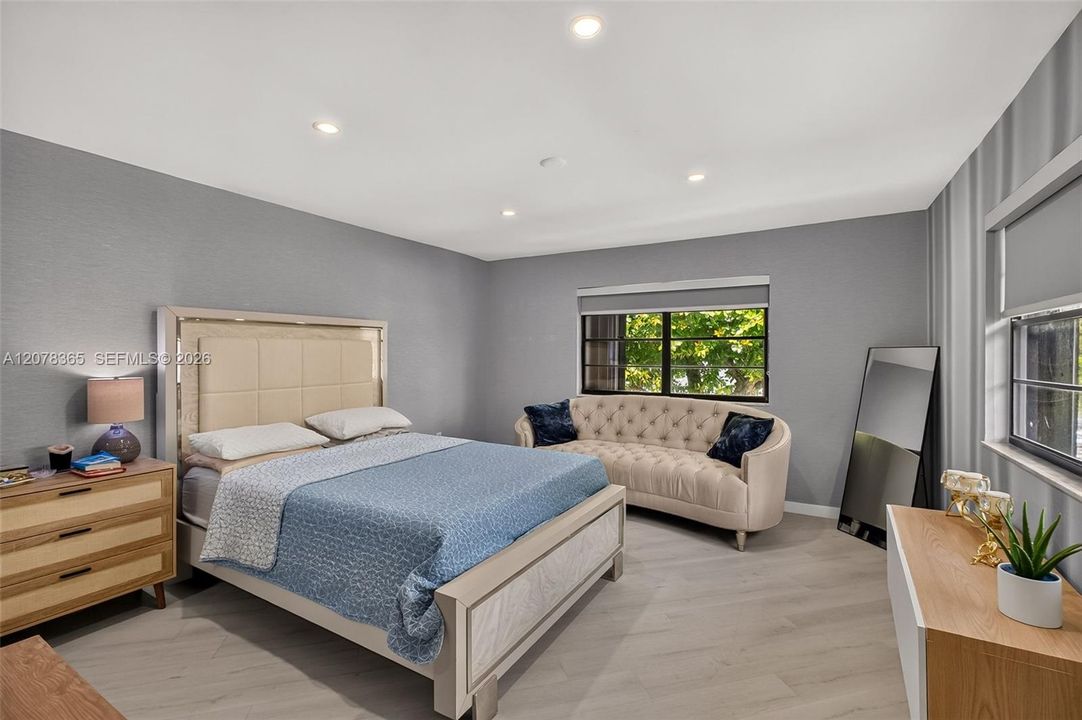 For Sale: $609,900 (2 beds, 2 baths, 1715 Square Feet)