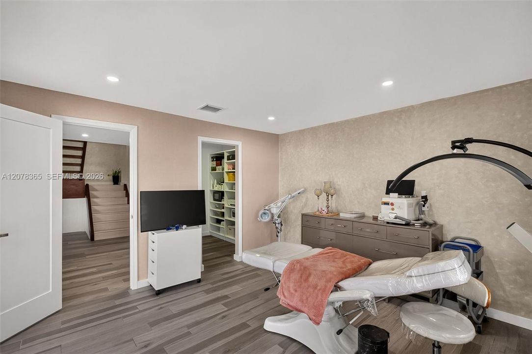 For Sale: $609,900 (2 beds, 2 baths, 1715 Square Feet)