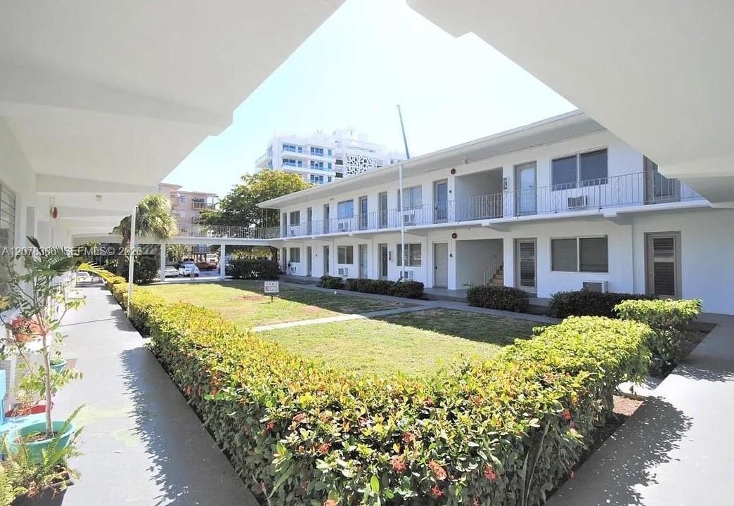 For Rent: $1,800 (0 beds, 1 baths, 400 Square Feet)