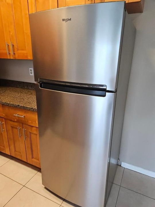 741 LYONS 203 KITCHEN 2