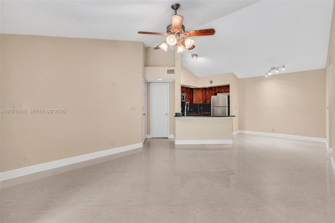 For Rent: $2,295 (2 beds, 2 baths, 1027 Square Feet)