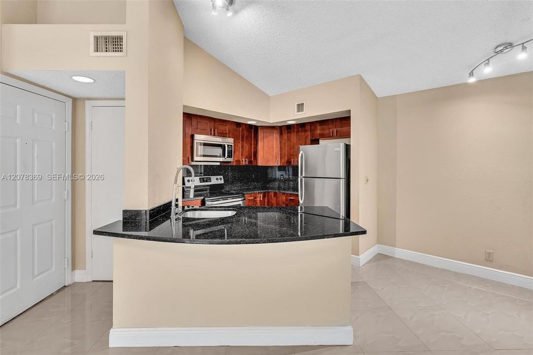 For Rent: $2,295 (2 beds, 2 baths, 1027 Square Feet)