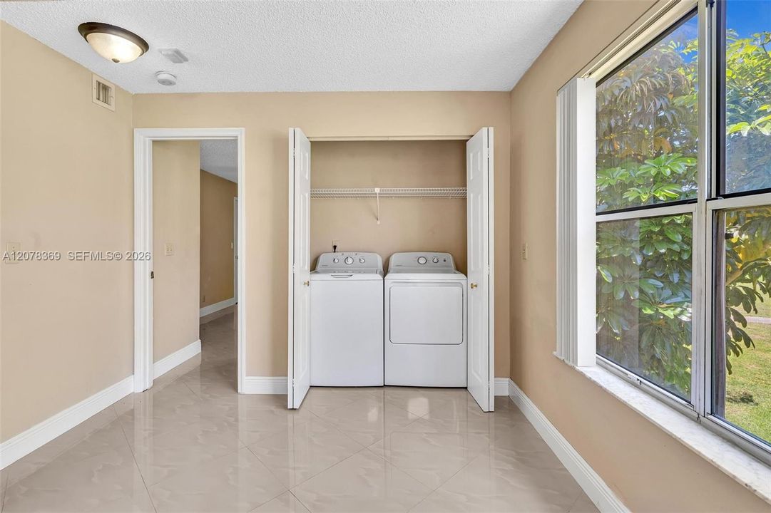 For Rent: $2,295 (2 beds, 2 baths, 1027 Square Feet)