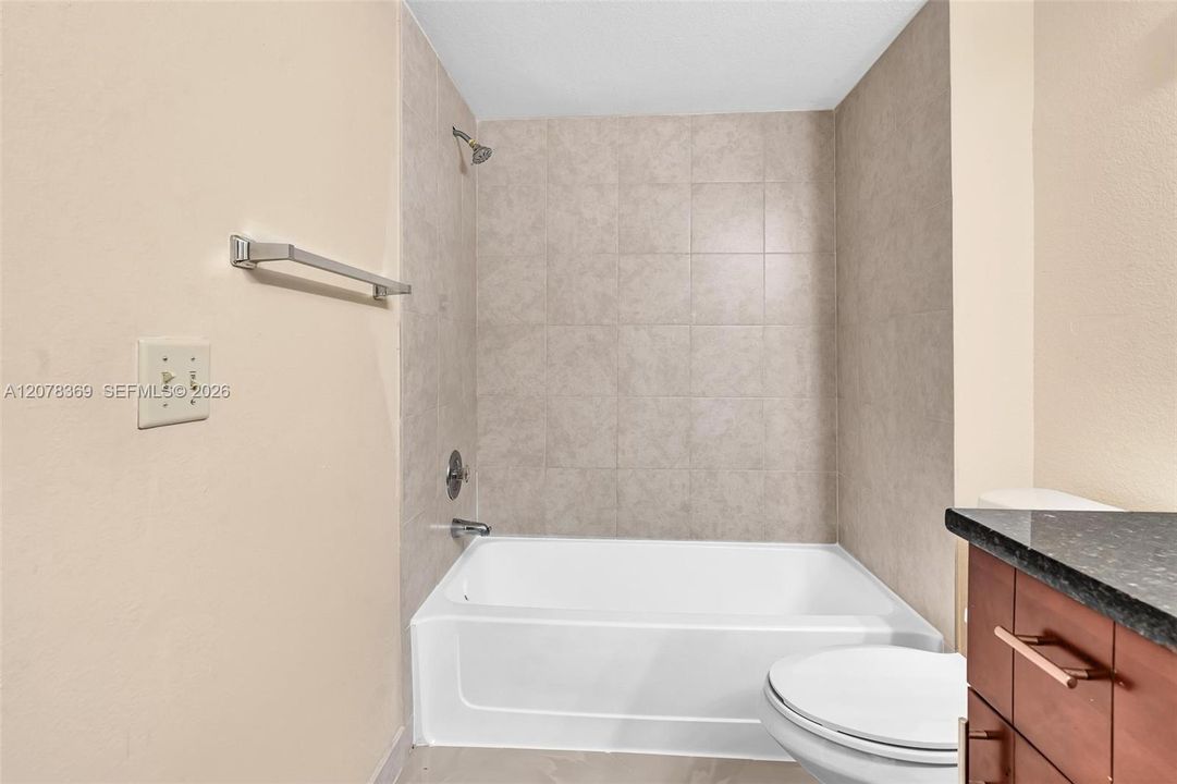 For Rent: $2,295 (2 beds, 2 baths, 1027 Square Feet)