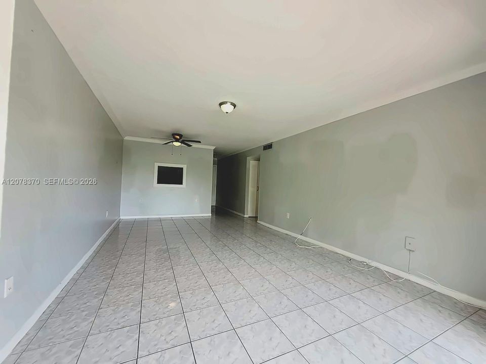 For Rent: $2,200 (2 beds, 2 baths, 985 Square Feet)
