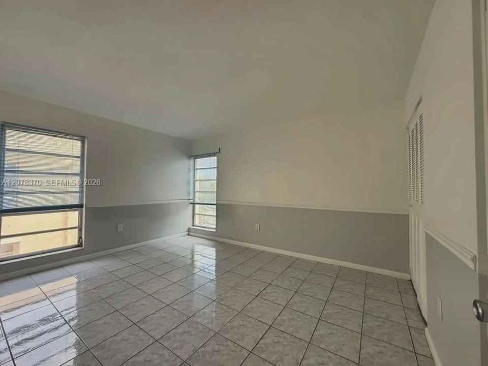For Rent: $2,200 (2 beds, 2 baths, 985 Square Feet)