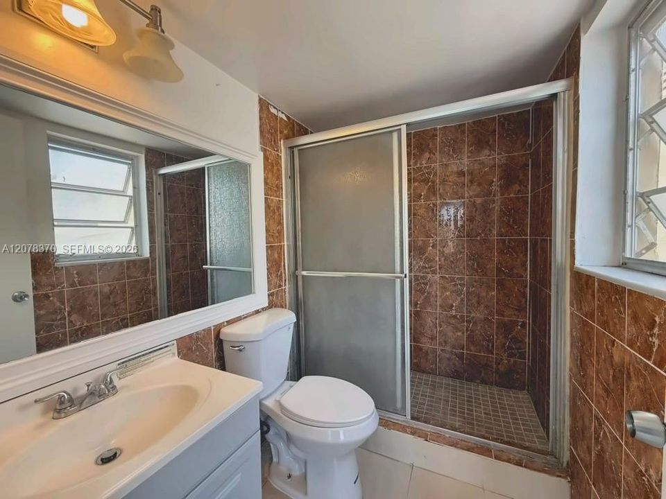 For Rent: $2,200 (2 beds, 2 baths, 985 Square Feet)