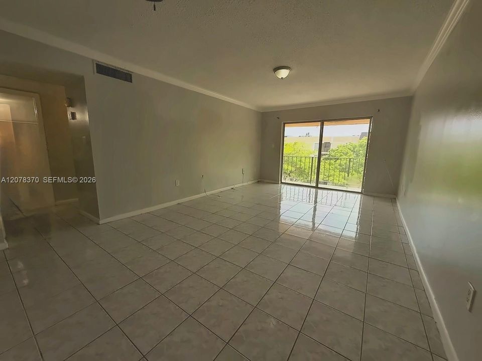 For Rent: $2,200 (2 beds, 2 baths, 985 Square Feet)