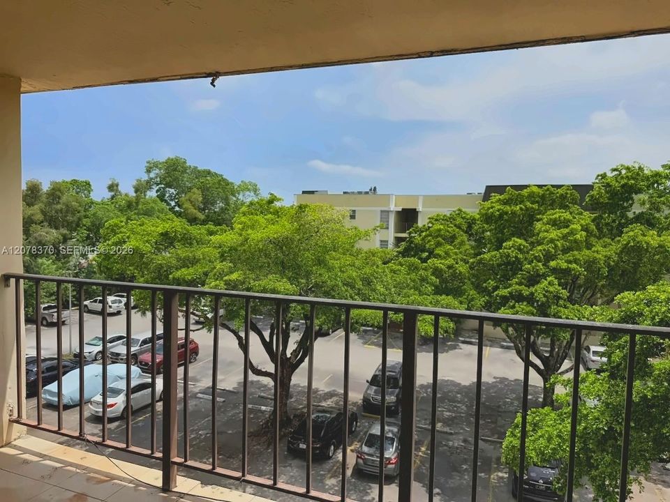 For Rent: $2,200 (2 beds, 2 baths, 985 Square Feet)