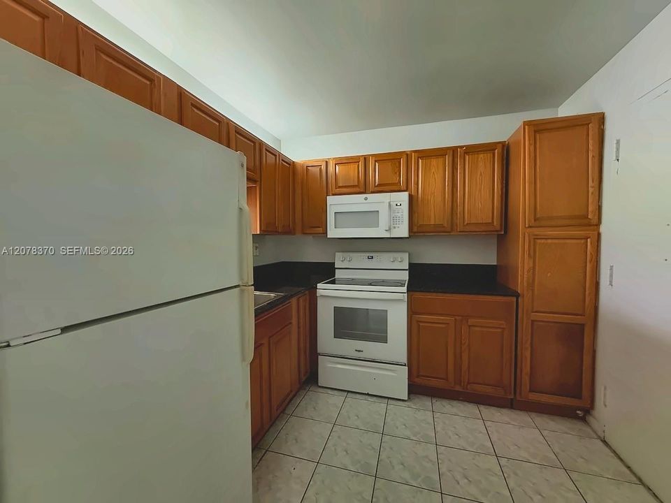 For Rent: $2,200 (2 beds, 2 baths, 985 Square Feet)