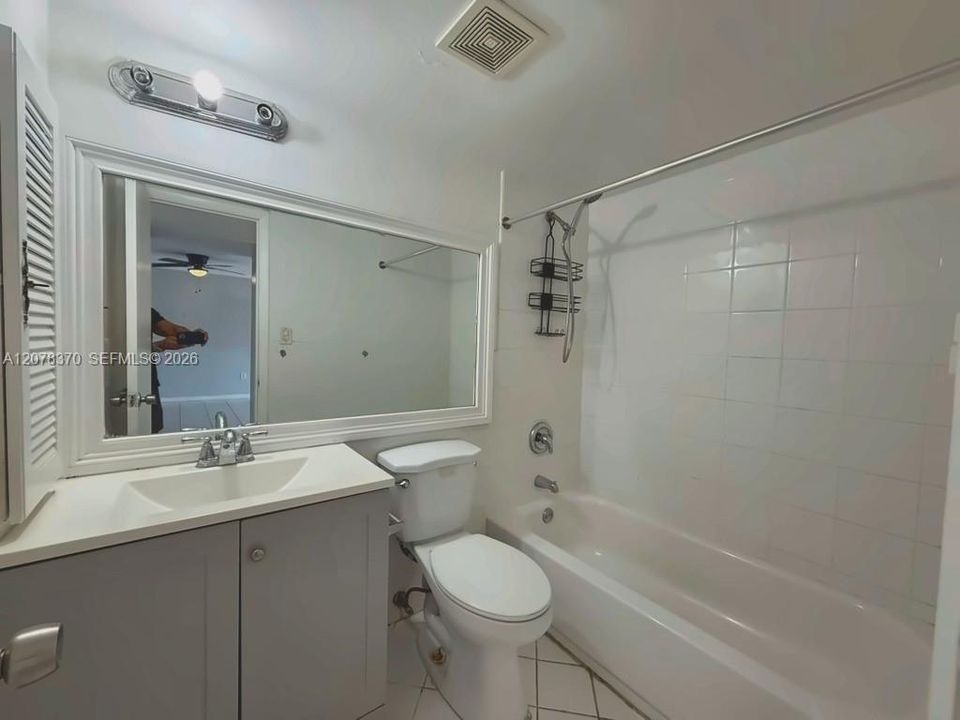 For Rent: $2,200 (2 beds, 2 baths, 985 Square Feet)