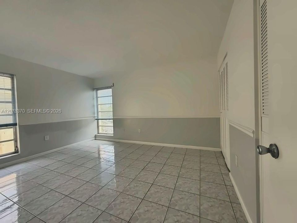 For Rent: $2,200 (2 beds, 2 baths, 985 Square Feet)