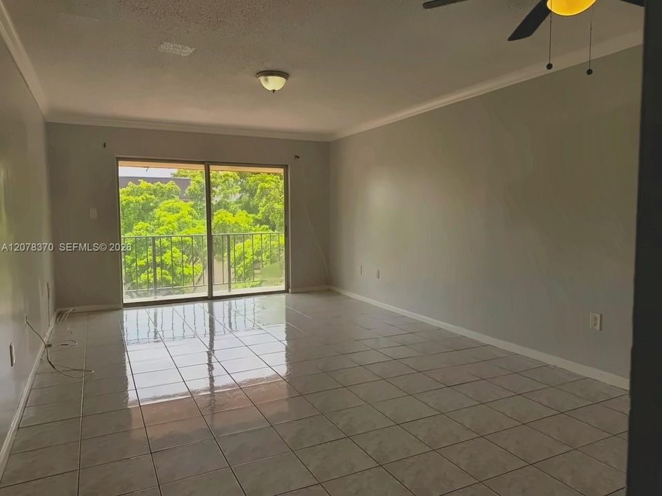 For Rent: $2,200 (2 beds, 2 baths, 985 Square Feet)