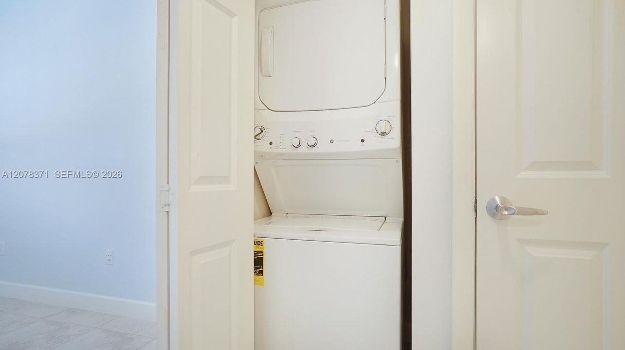 For Rent: $3,100 (1 beds, 1 baths, 815 Square Feet)
