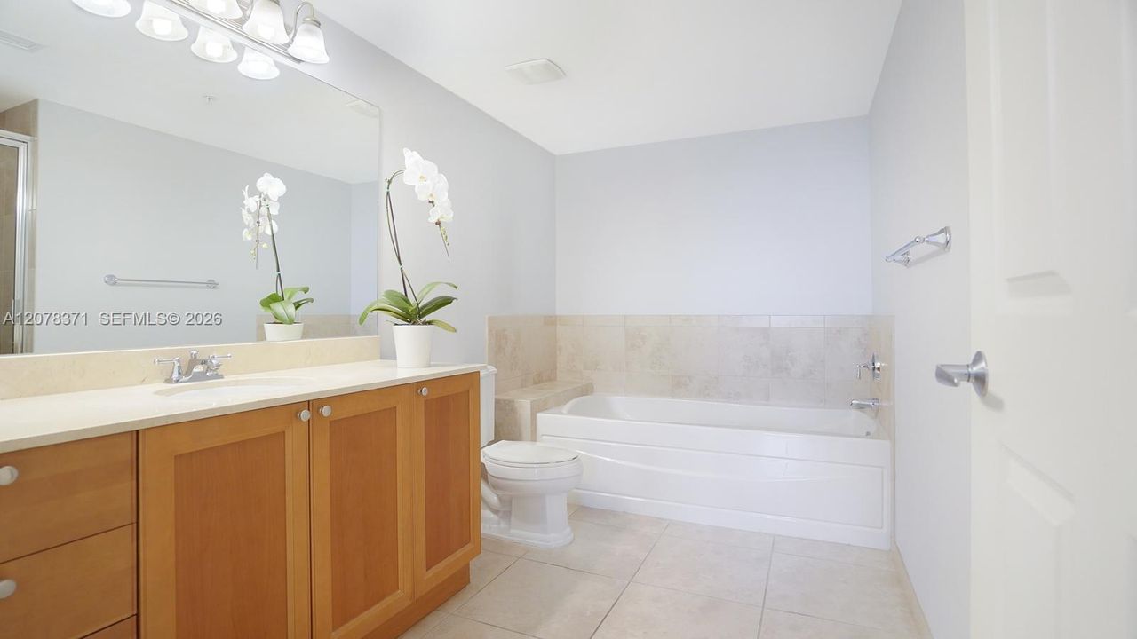 For Rent: $3,100 (1 beds, 1 baths, 815 Square Feet)