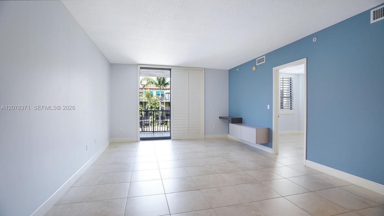 For Rent: $3,100 (1 beds, 1 baths, 815 Square Feet)