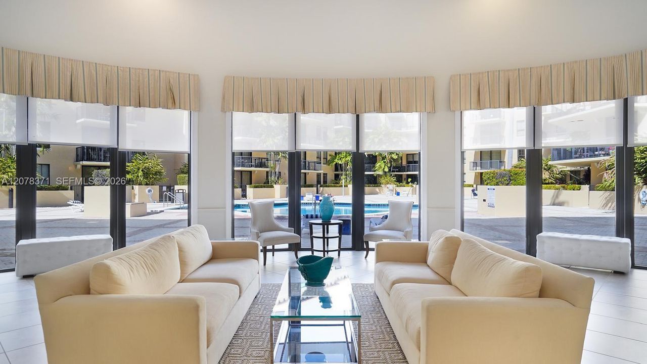 For Rent: $3,100 (1 beds, 1 baths, 815 Square Feet)