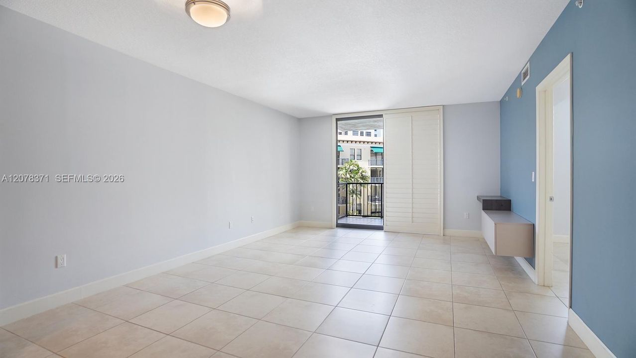 For Rent: $3,100 (1 beds, 1 baths, 815 Square Feet)