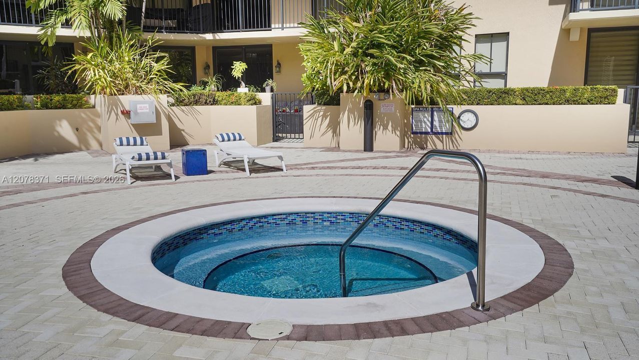 For Rent: $3,100 (1 beds, 1 baths, 815 Square Feet)