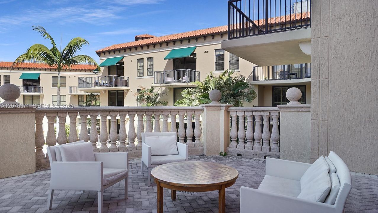 For Rent: $3,100 (1 beds, 1 baths, 815 Square Feet)