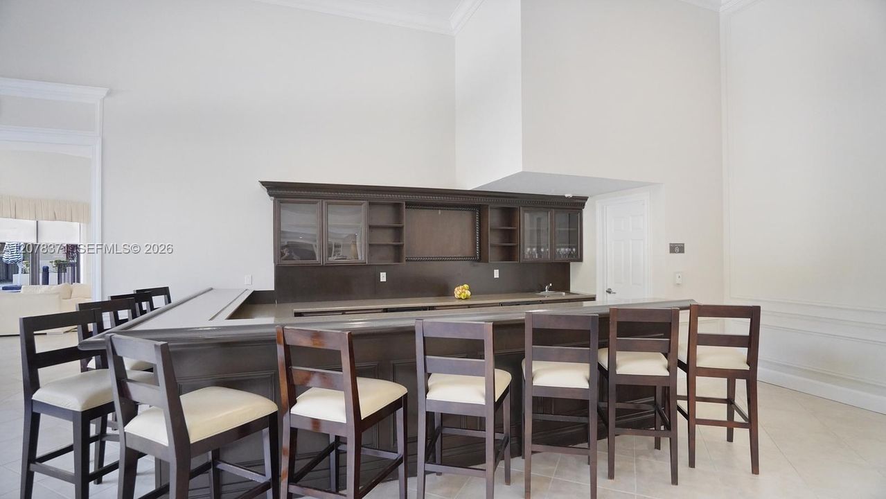 For Rent: $3,100 (1 beds, 1 baths, 815 Square Feet)