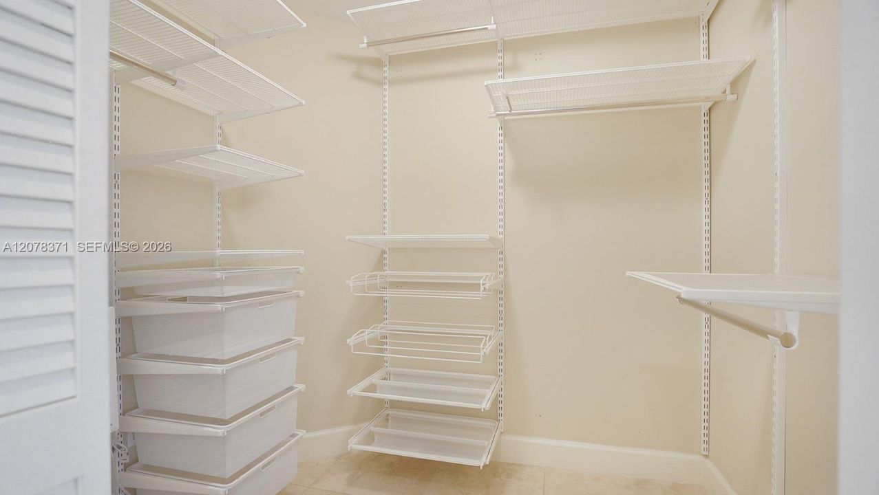 For Rent: $3,100 (1 beds, 1 baths, 815 Square Feet)