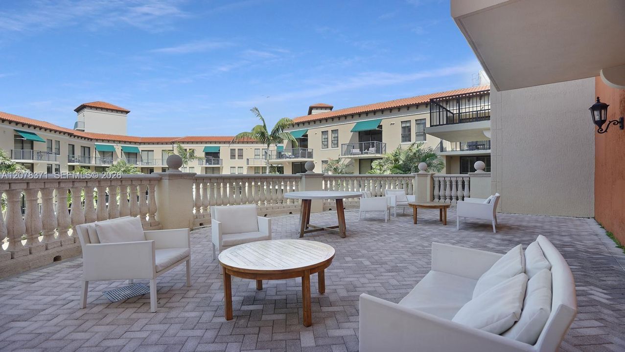For Rent: $3,100 (1 beds, 1 baths, 815 Square Feet)