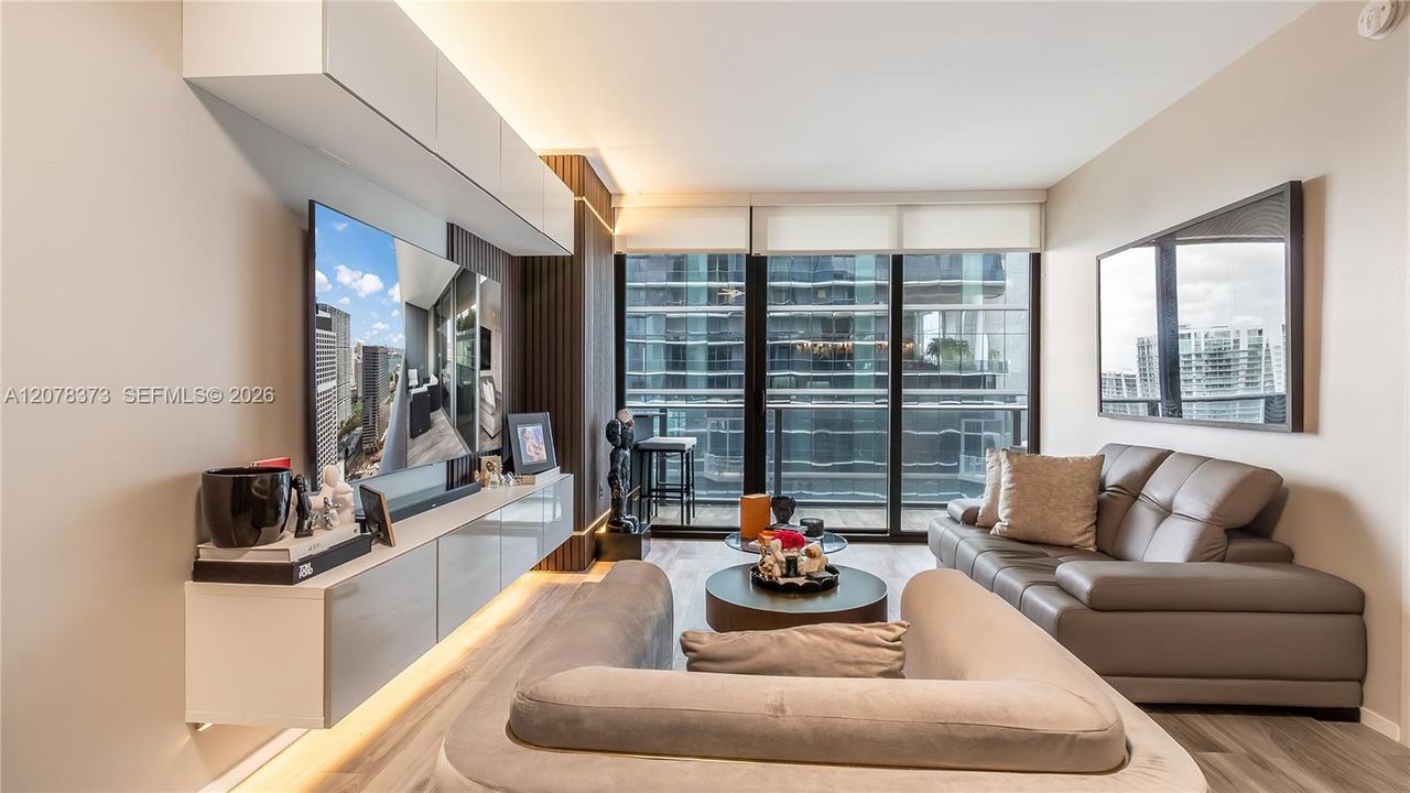 For Rent: $5,700 (1 beds, 2 baths, 866 Square Feet)