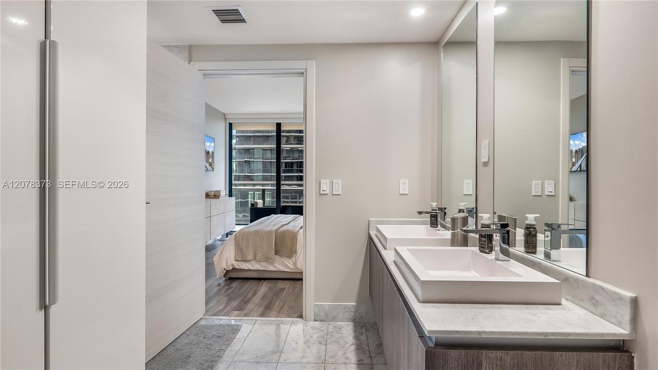 For Rent: $5,700 (1 beds, 2 baths, 866 Square Feet)