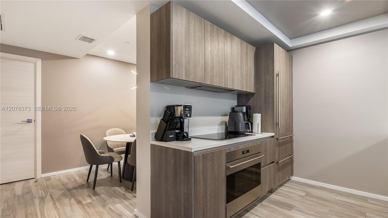 For Rent: $5,700 (1 beds, 2 baths, 866 Square Feet)