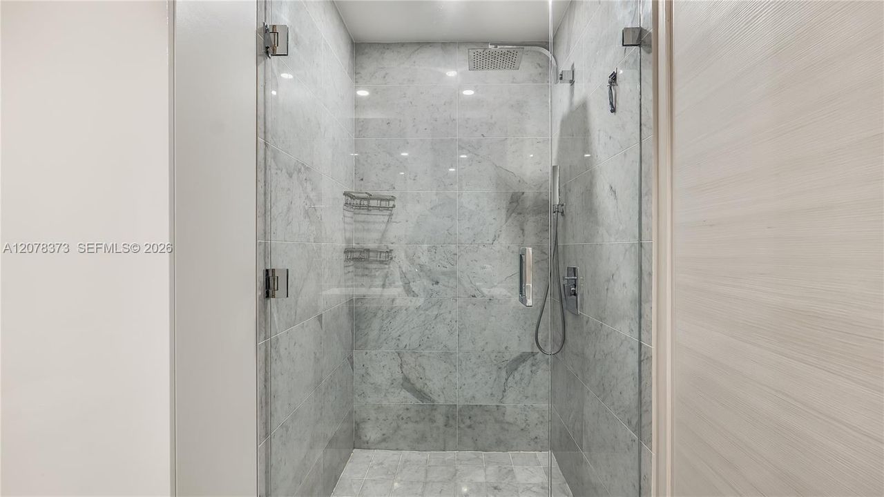 For Rent: $5,700 (1 beds, 2 baths, 866 Square Feet)