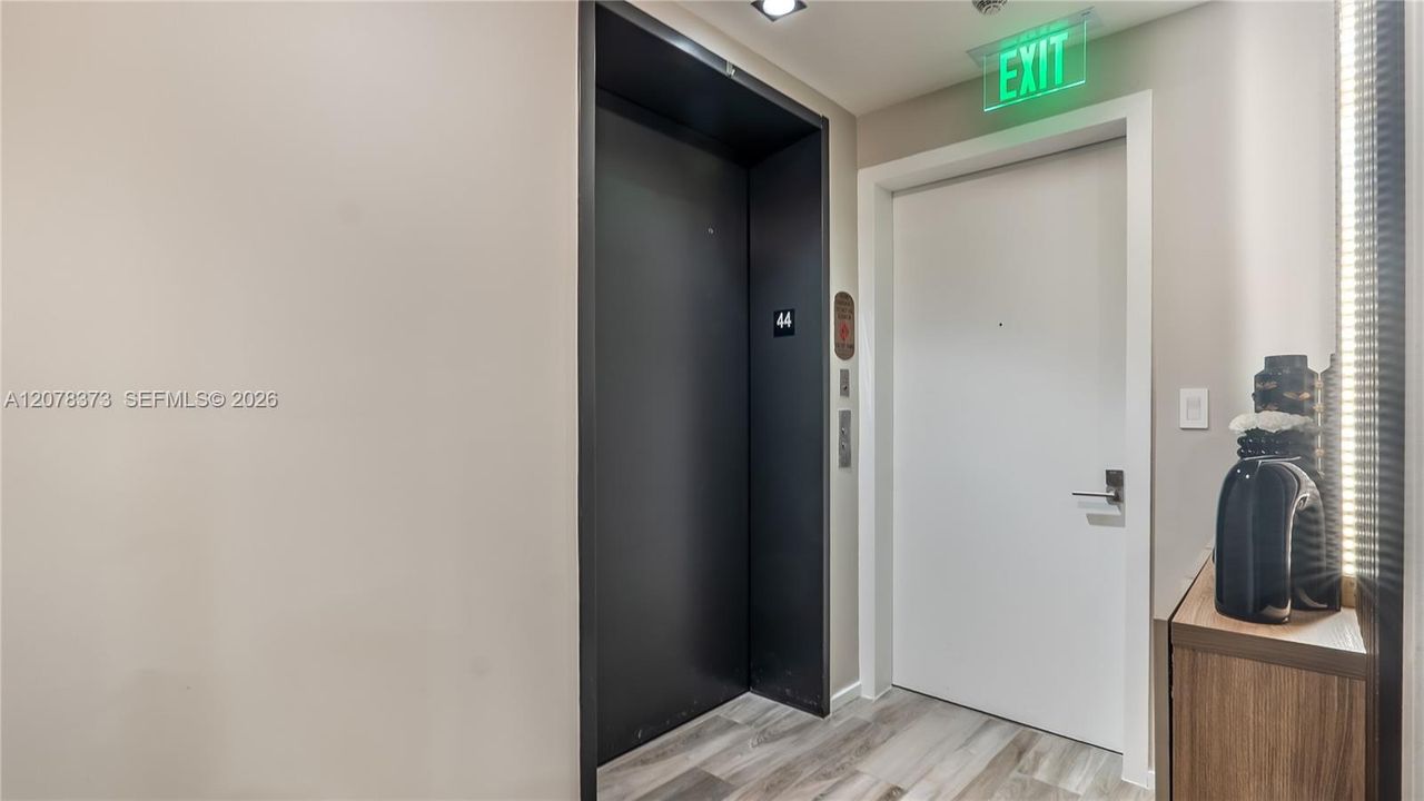 For Rent: $5,700 (1 beds, 2 baths, 866 Square Feet)