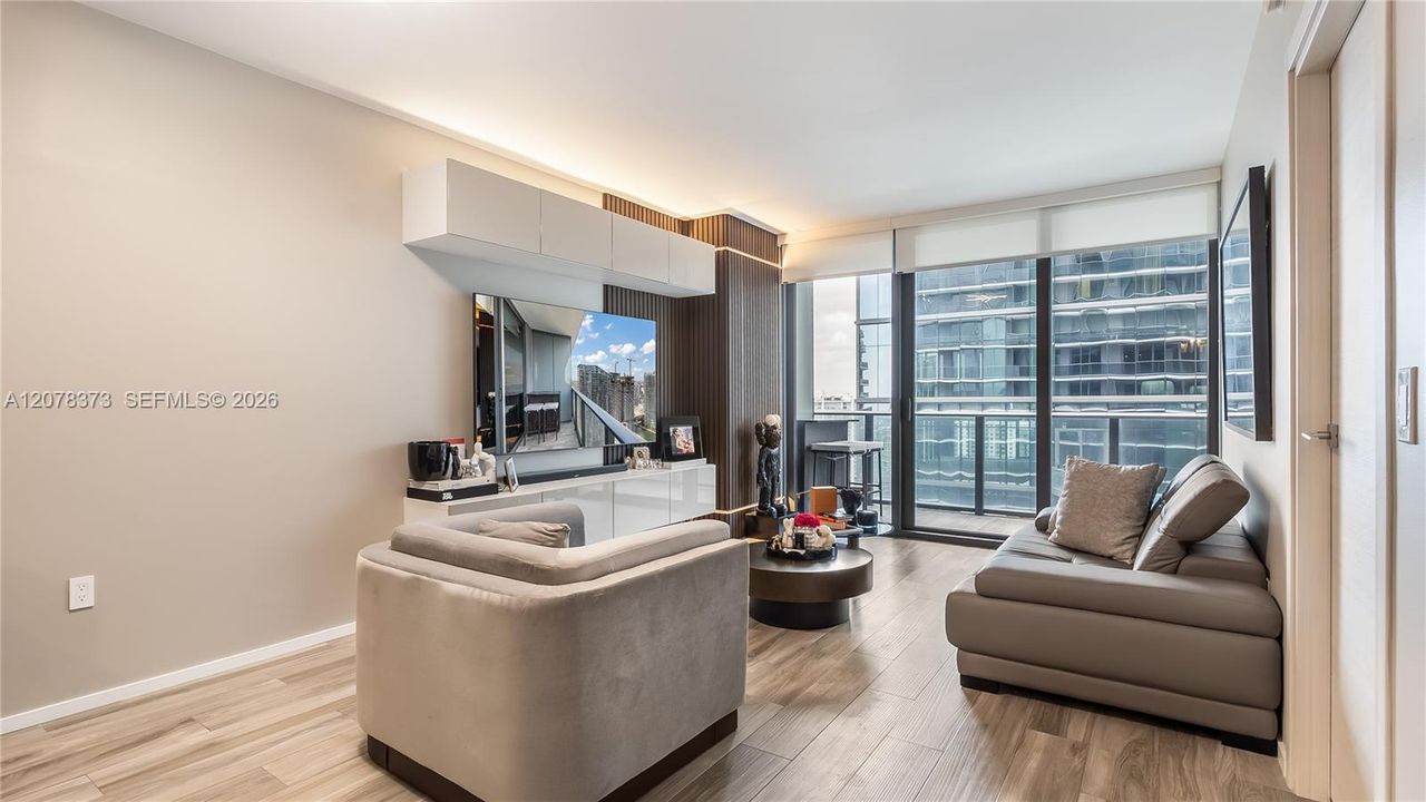 For Rent: $5,700 (1 beds, 2 baths, 866 Square Feet)