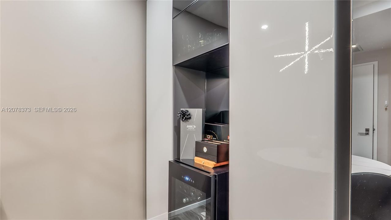 For Rent: $5,700 (1 beds, 2 baths, 866 Square Feet)
