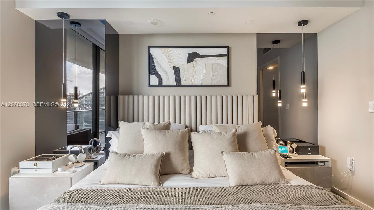 For Rent: $5,700 (1 beds, 2 baths, 866 Square Feet)