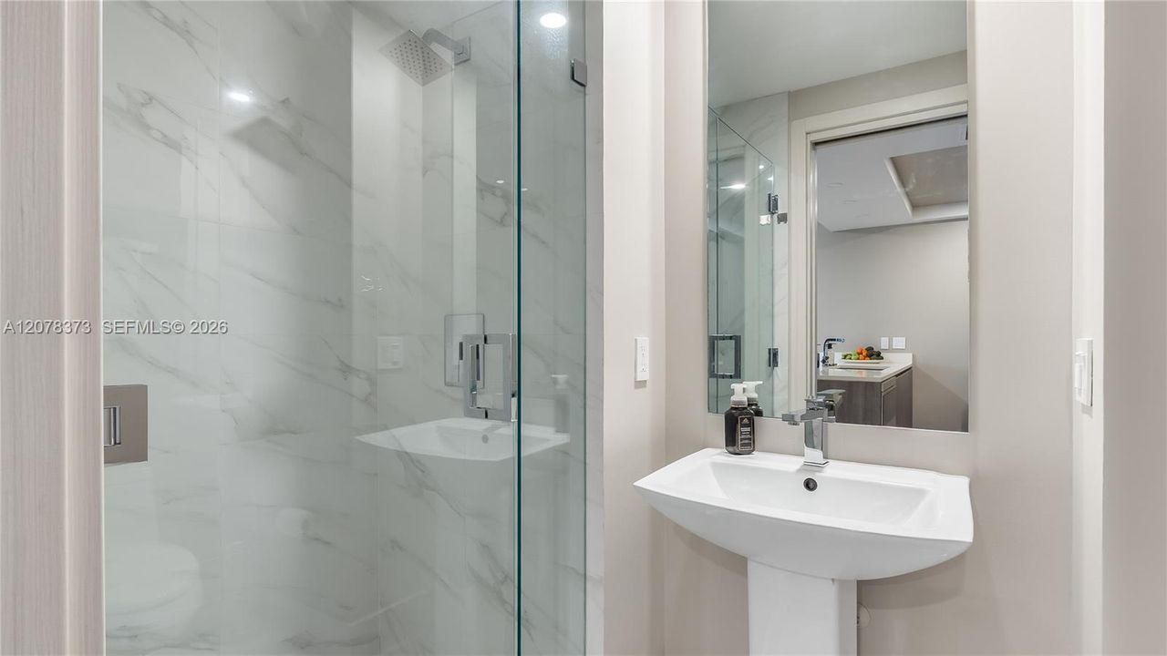 For Rent: $5,700 (1 beds, 2 baths, 866 Square Feet)