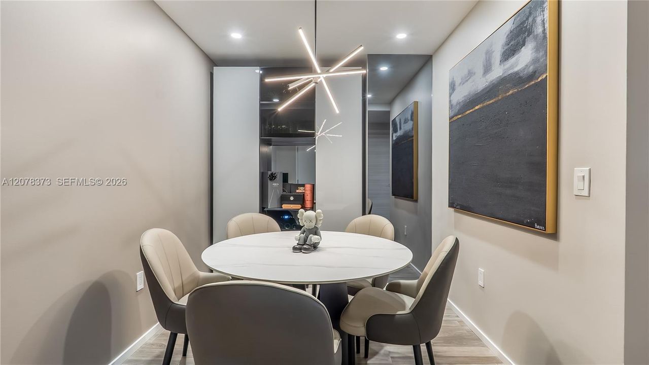 For Rent: $5,700 (1 beds, 2 baths, 866 Square Feet)