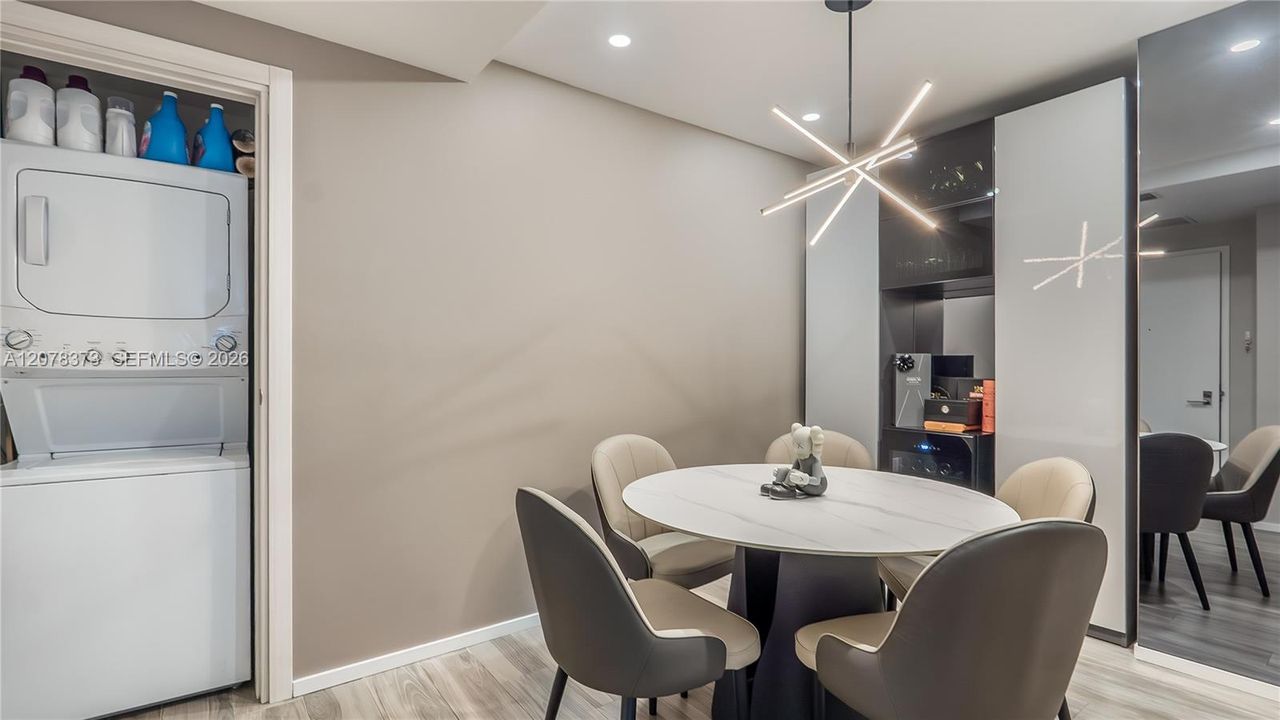 For Rent: $5,700 (1 beds, 2 baths, 866 Square Feet)