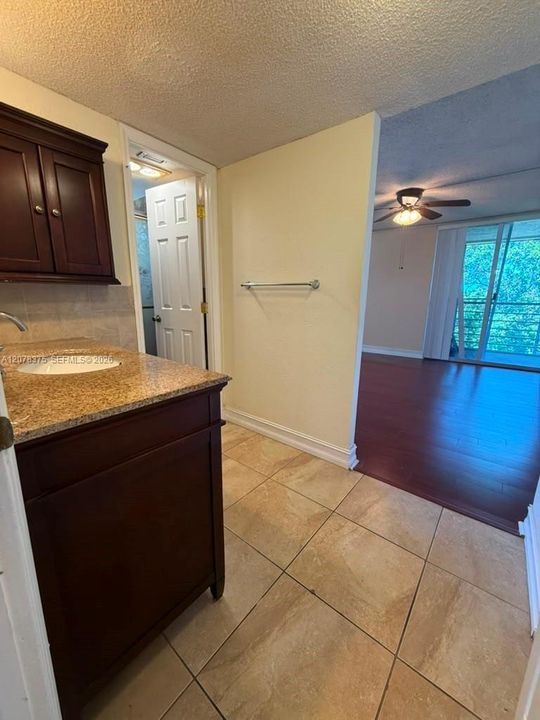 En Venta: $134,900 (2 camas, 2 baños, 1105 Pies cuadrados)