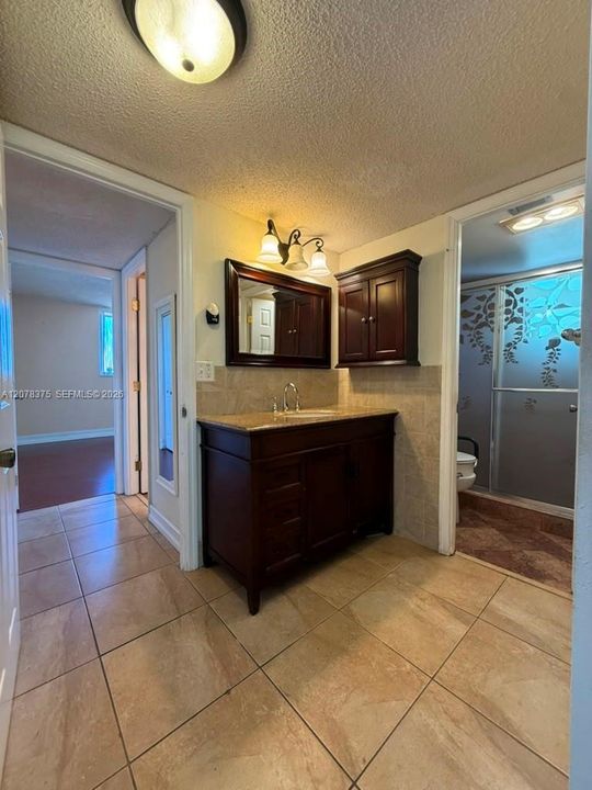 En Venta: $134,900 (2 camas, 2 baños, 1105 Pies cuadrados)