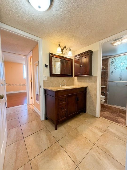En Venta: $134,900 (2 camas, 2 baños, 1105 Pies cuadrados)
