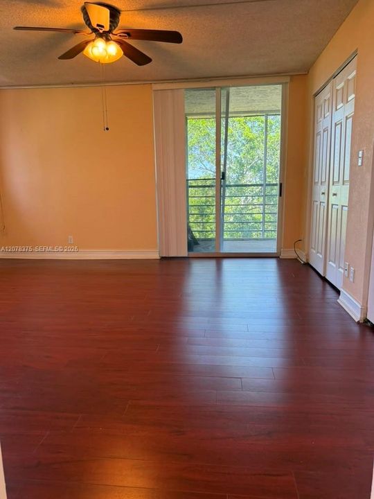 En Venta: $134,900 (2 camas, 2 baños, 1105 Pies cuadrados)