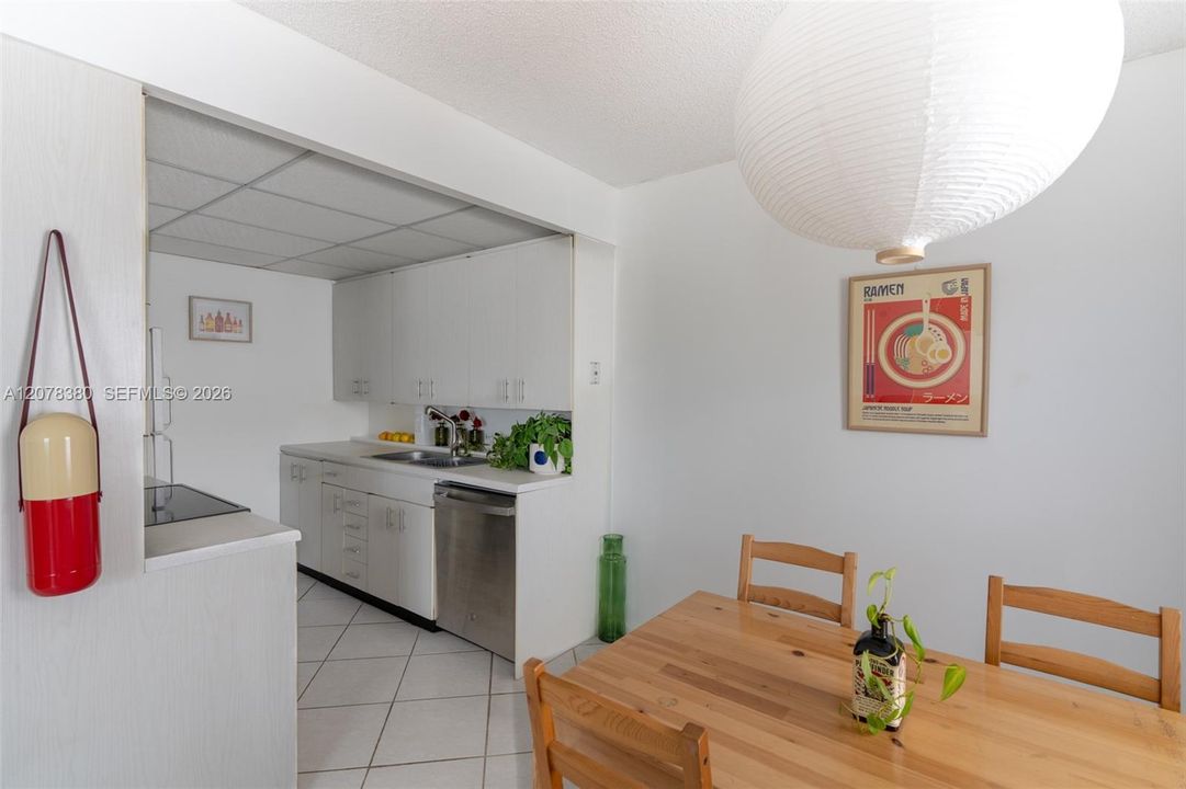 На продажу: $125,000 (2 спален, 1 ванн, 860 Квадратных фут)
